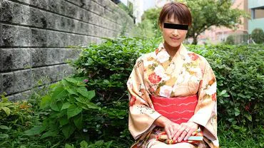 Kimono lange nicht gehört! Schöne Ehefrau und noch einmal