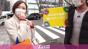 真正的花花公子，初次拍摄。在1602年表参道发现的新婚却为无性婚姻烦恼的时尚名流妻子！三个月前最后一次做爱后一直欲求不满！除了久违的自慰之外的刺激，压抑已久的性欲爆发！！从大白天开始就豪爽地潮吹，用别人的棒子疯狂地乱来，不停地高潮！！在美丽的脸上大量射精！！