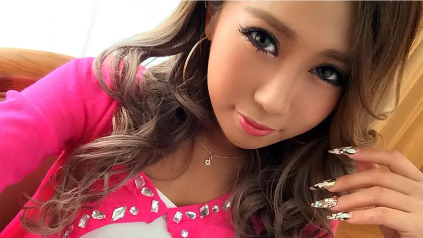 MIRA NO 18 years old, freelance worker