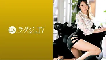 Luxury TV 1432: A dental hygienist with attractive plump lips appears! Despite her sopsticated and intellectual impression, she used to frequent happening bars due to her strong sexual desire in the past! Her slender figure, wch is conscious of beauty, looks stunning on camera! She moans with pleasure from the stimulation of a huge penis and reaches a climax!
