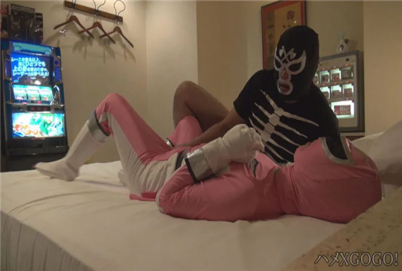 Amateur Special HamerXGOGO! Mai - [Amateur Pink Ranger Being Defiled] *Facial! 'My mom is being toyed with by an uncle she doesn't know.'