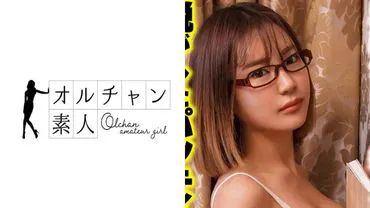 The mysterious girl I found reading in the rain in Korea has visuals that rival an idol and a super-slim waist! She gets overwhelmed by a humiliation play while sniffing the smell of her own panties!
