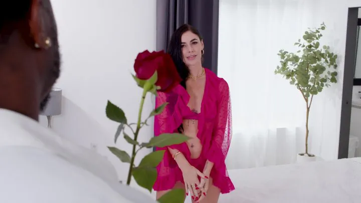 Hoa và sô-cô-la của ElegantAngel Venus Valencia.