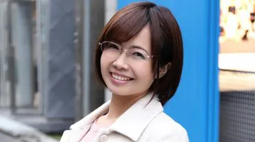 989 girls with glasses.