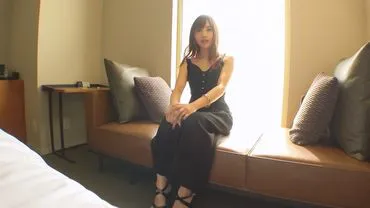 First shoot, Kansai dialect gal, fair-skinned model-like body. A bright atmosphere amateur gal. Actually, she has little experience. She's amazed by her first-ever full experience in life. Applied for AV on the net -> AV experience shooting 1032.