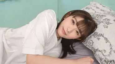 【First Shoot】【Sneaking Away with Her..】【Tide Stain on the Sheets】A 19-year-old girl who blushes and feels it seriously. A girl who was talking with a cute smile... Amateur applicant, first AV shooting 131