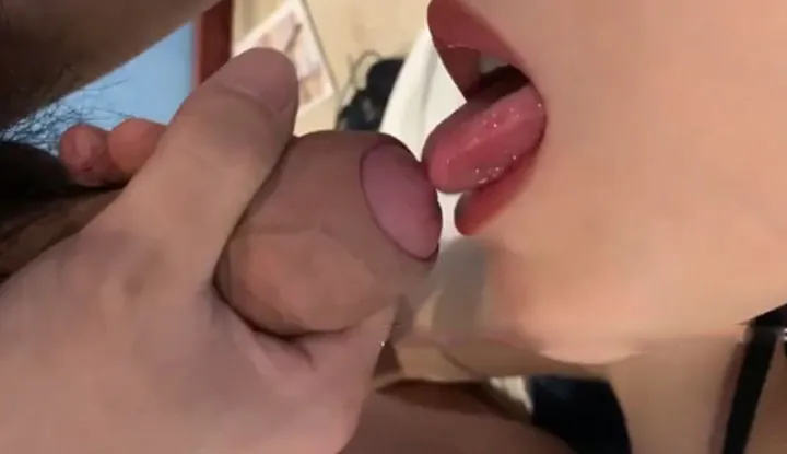 Pretty Babe I Hooked Up with Living in the Same City, After Done Thrusting the Meaty Pussy, I Splashed All My Jizz Right into Her Mouth, Nice!!