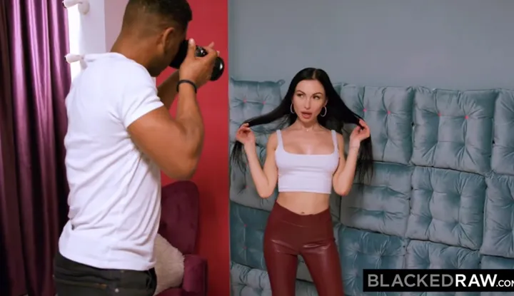 Durstige Schlampe flirtet mit Fremden ~ Vortäuscht, Fotografie zu lernen, aber es geht um Sex