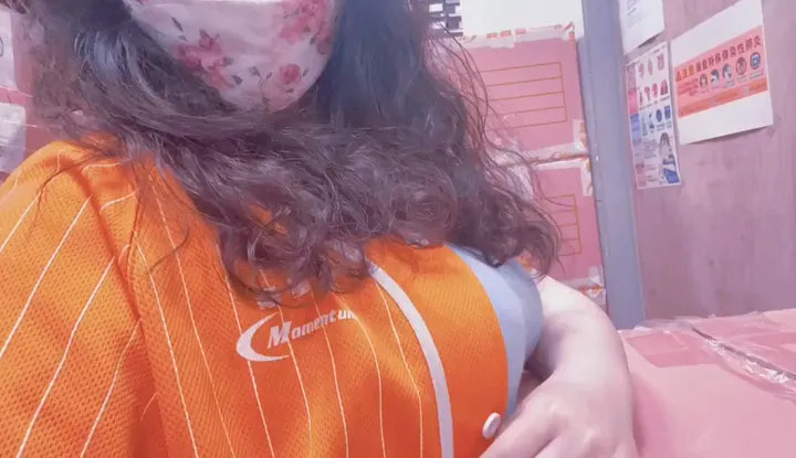Show your butt in the marketplace! Show your hair in the warehouse!