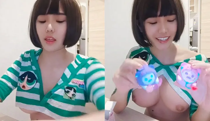 Short-haired, busty, cute girl's unboxing in the air is so exciting~
