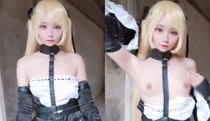 Sexy Lolita im Freien mit freiem Oberkörper streicheln ~ Spannung und Komfort finden