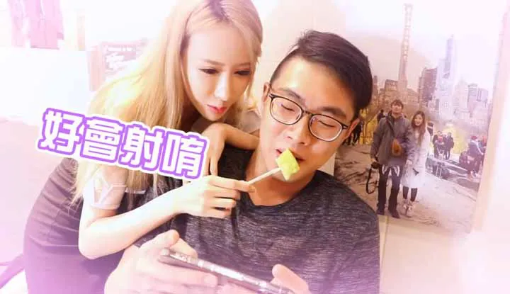 [Show YoU][2021-05-16] Too Exciting!!! Halfway Through Gaming, A Chick Barged In Stripping Down Naked!!