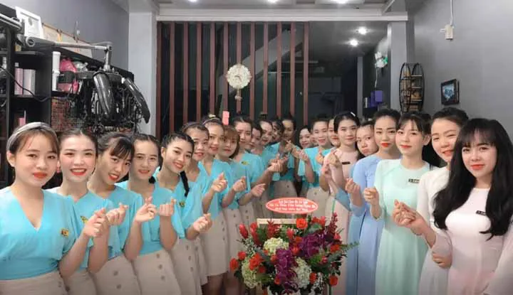 [Thai Cool Vacation] Ho C Minh spicy girl washes hair, hugs coffee, disabled bath, Japanese massage operation process.