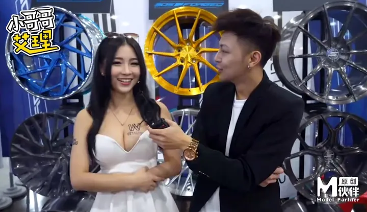 "เอลี่นักโบกรถข้างถนนไต้หวัน" ซีรีส์ทดสอบจริง ทดสอบว่า Showgirl จะทนอีกครึ่งหนึ่งได้ไหม "ขึ้นโรงแรม, _! _ Feat. Han Han, Zhang Zixun, Brenda, Tongtong