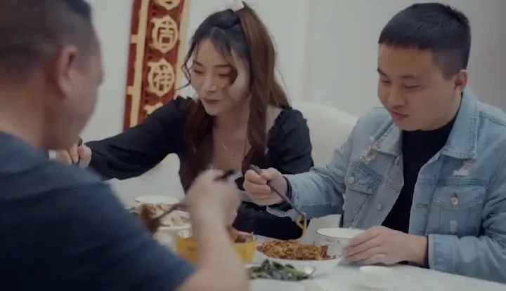 租个女友过大年，说好三千过夜要加钱