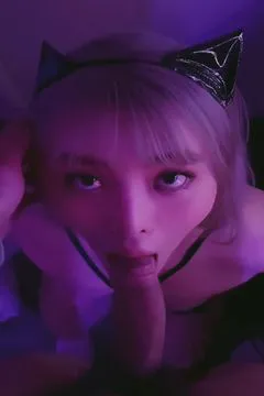Cateline - Little cat eats lollipop