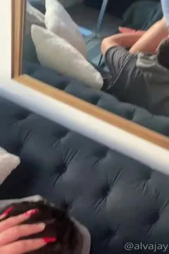 Alva Jay léche le dessous doux et sucré