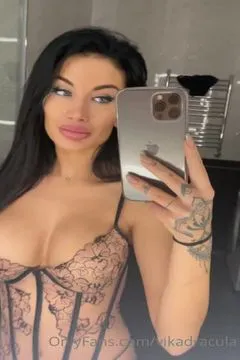Viktoria 新买的性感睡衣喜欢吗