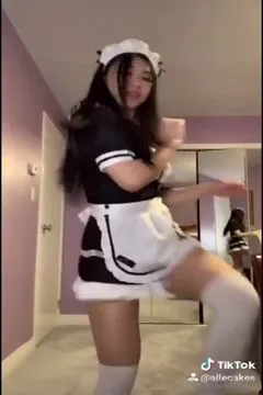 Allecakes sexy người giúp việc cũng biết nhảy