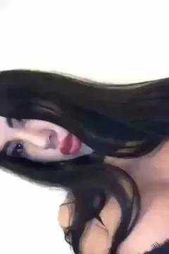 Gayana Bagdasaryan 往下看就可以看到我的大奶了～
