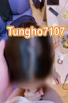 信义赵又廷～妹子吃晚餐拿肉棒加菜