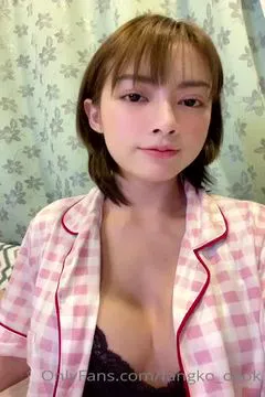 super fine Thai OF host fangko_okok ~ any fresh meat wanna roll in the bedsheets with moi?