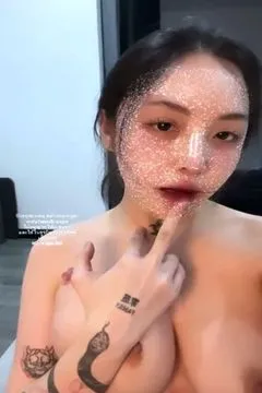 ใบหน้าสวยงามและหน้าอกใหญ่ควรเป็นรหัสการจราจรใช่ไหม?