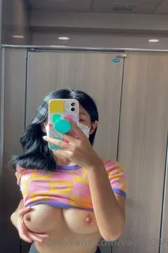 Thai vava5055 - Can't help but want to take a photo when seeing a mirror in the bathroom