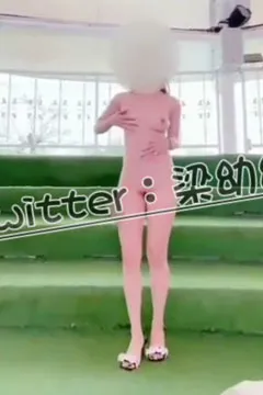 Actually showing off a good figure by stripping naked in the wild~