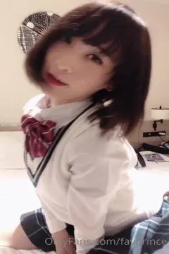 换上学生服骚首弄姿～