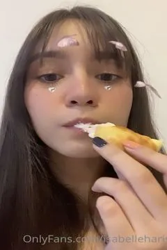 Isabelleharis จากสิงคโปร์ กินจนปากเต็มไปด้วย wte