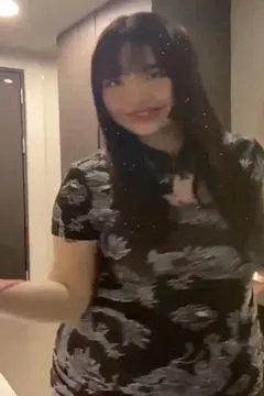 Is Wu Gang able to handle Chang'e's provocative dance?