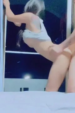 natchalabibi2929与男友的窗边性爱