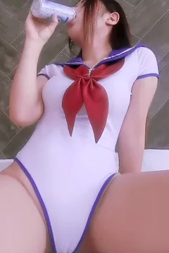 Armonsugar～Spicy Girls zeigen ihre Kurven in sexy Badeanzügen
