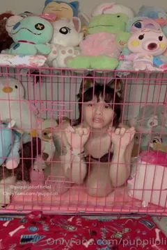Puppiloli did sometng wrong and was put in a cage by s owner.