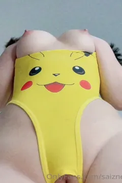 saizneko 躺着看到白皙巨乳