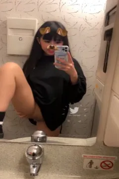 How to be a little slutty bitch in the toilet?