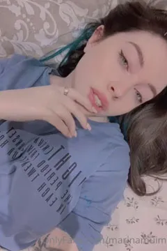รูปร่างที่ดีในเสื้อผ้าของ Marinamui
