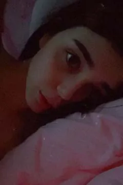 Euphoriakush, cởi quần áo và đợi để ngủ chung.
