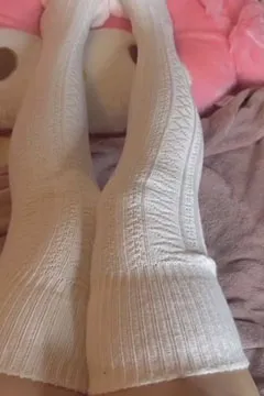 不科学比例丰乳肥臀网红Cocainktty穿着膝上袜真好看