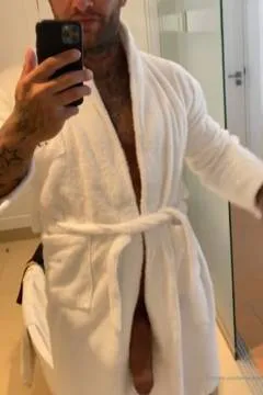 Andy Lee et d'autres viennent faire une grande surprise à la masseuse