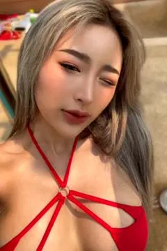 bunny zudeah 穿这样又辣又喜气！
