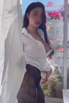 天气真好 bunny zudeah 穿的很清凉
