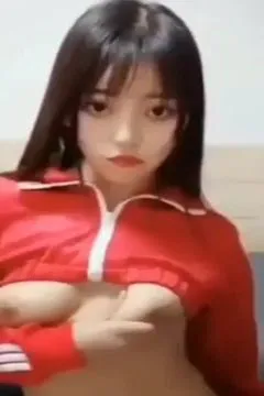 Pretty Babe Plays with Vage