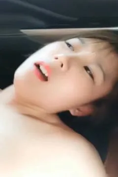 和男友玩车震，路边大叔都看傻了～
