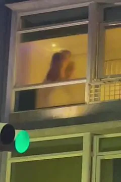 泡汤泡到欲火中烧直接在窗边干起来