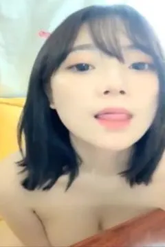 Em gái dễ thương thủ dâm