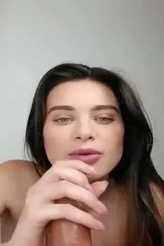 knows how to twerk & bj