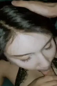 Đè đầu cổ họng sâu thật sướng