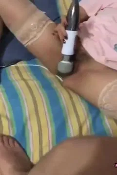while masturbating she still kept seducing me playing with my sausage
